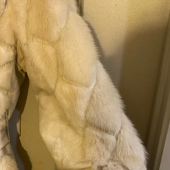 VINTAGE WHITE MINK AND LEATHER COAT - Picture 5 of 15